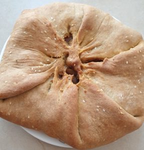 מאפה פריך ממולא עגבניות, פטריות ובצל